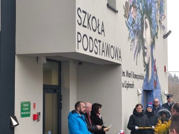 Uroczystość otwarcia nowej części Szkoły Podstawowej w Lipinach w Gminie Nowosolna, 