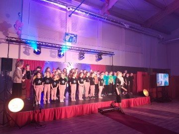 Uroczystość otwarcia nowej części Szkoły Podstawowej w Lipinach w Gminie Nowosolna, 